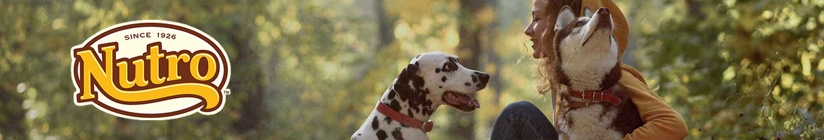 Nutro NATURAL CHOICE ニュートロ ナチュラルチョイスのロゴと愛犬