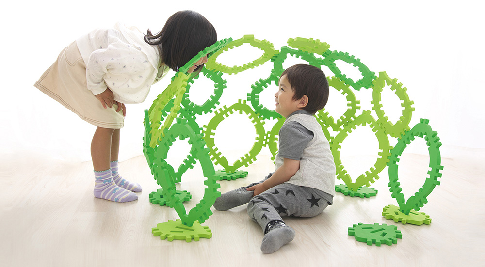 シャオール 知育玩具 クムタス 葉っぱのおうちセット SHAOOL 使用風景